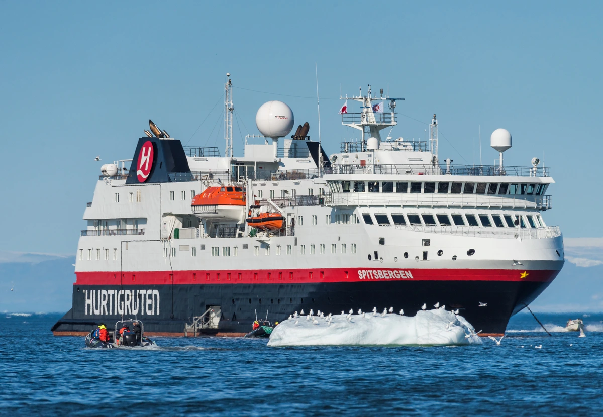 HX Hurtigruten Expeditions Spitsbergen.webp