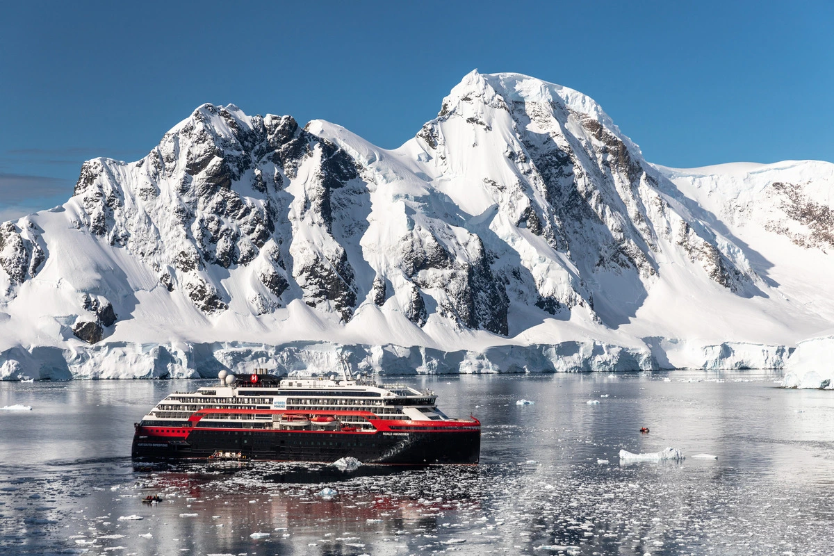 HX Hurtigruten Expeditions roald amundsen.webp