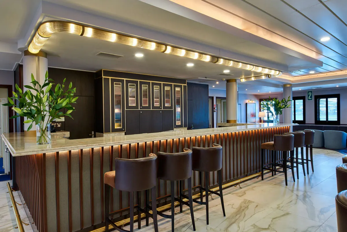 Windstar Cruises Lounge Bar.webp