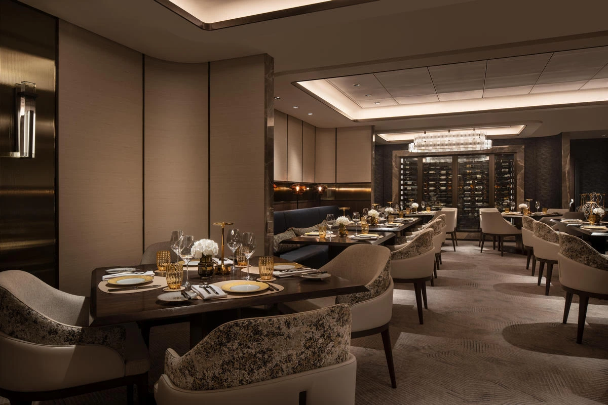 Ritz-Carlton Yacht Seta Su Ilma.webp