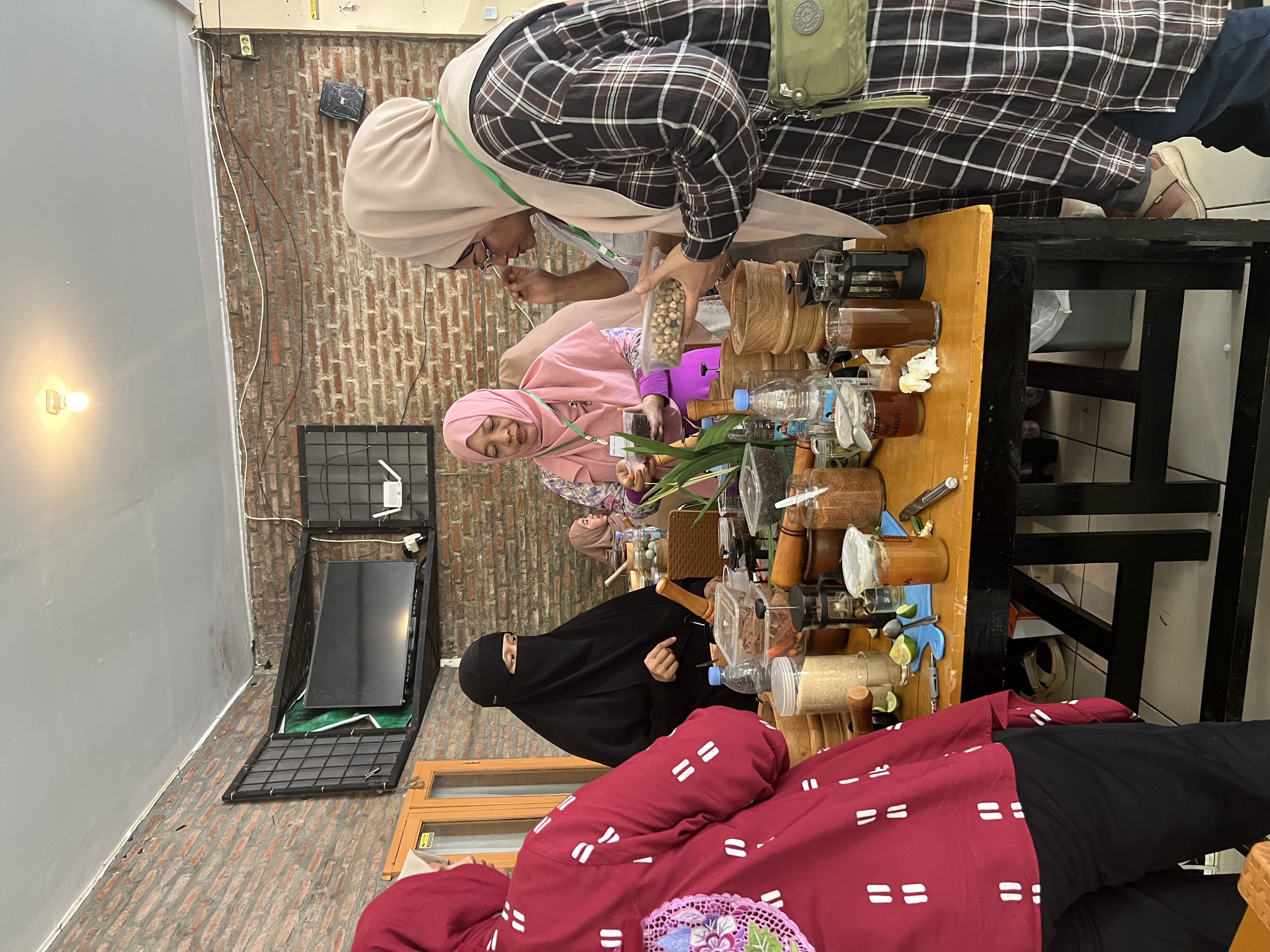 praktik meracik jamu