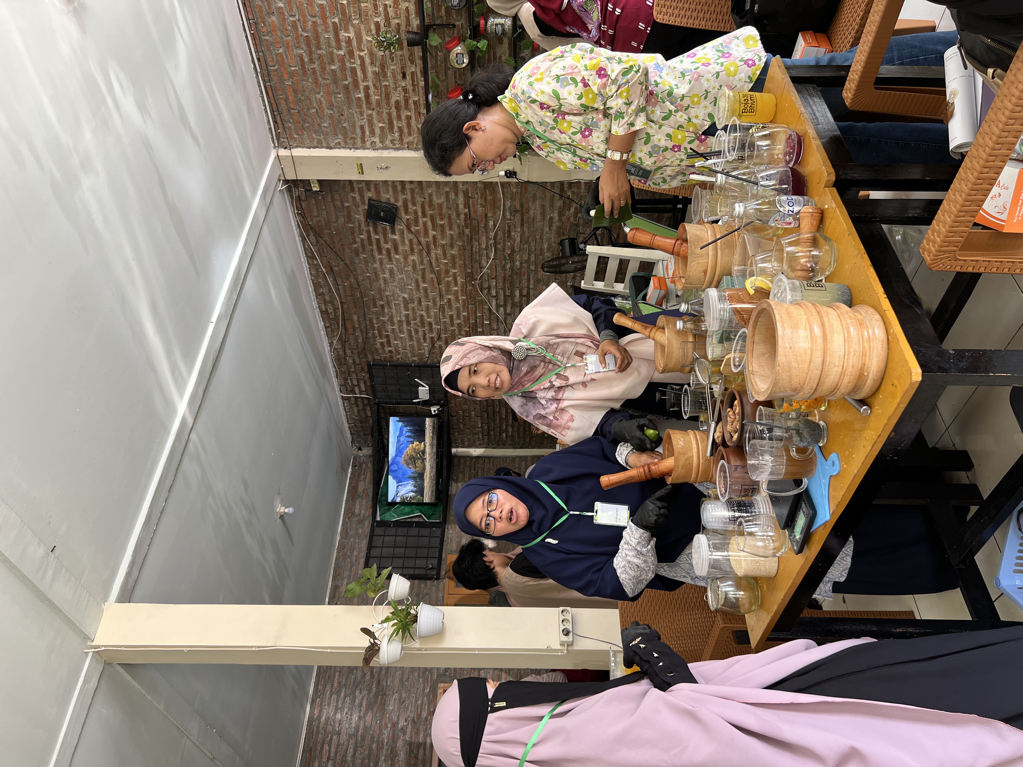 praktik meracik jamu