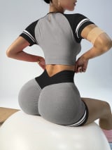 Women Seamless 2 Piece Workout Outfit, Striped Short Sleeve Crop Top & High Waist Butt Lifting Biker Shorts Set, Breathable Stretchy Yoga Gym Fitness Activewear - Image 10