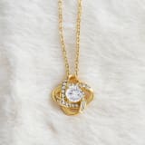 Hollow Clover Pendant Necklace And Apple-shaped Jewelry Box - Image 1
