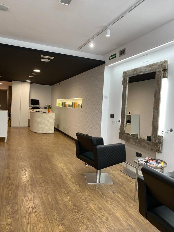 Zona rentat cabell perruqueria natural Vic