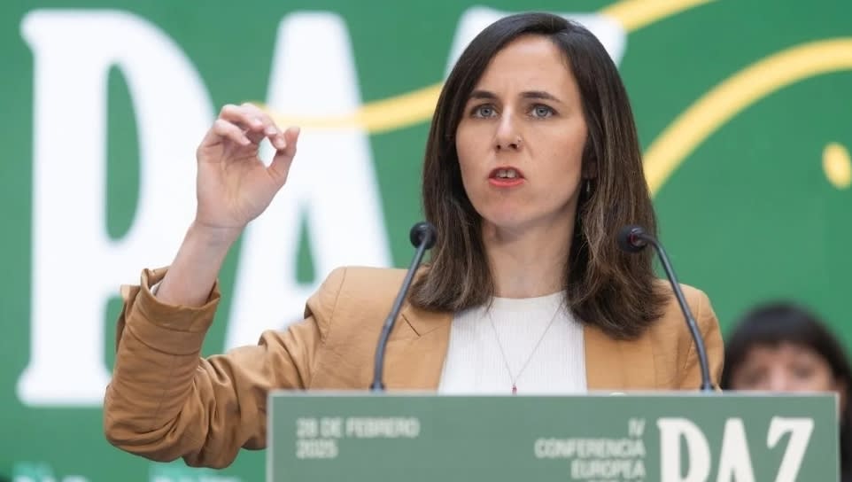 Podemos ataca a Sánchez por su giro en defensa y lo acusa de lamer las botas a Trump