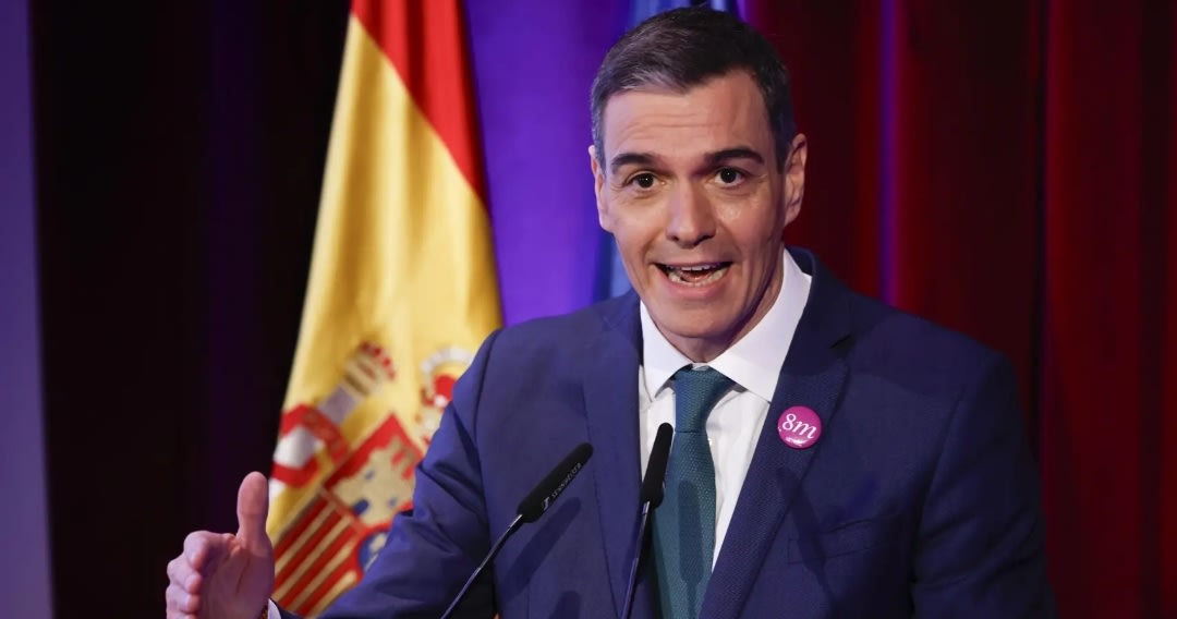 Sánchez presume de feminismo mientras su Gobierno ataca la igualdad real
