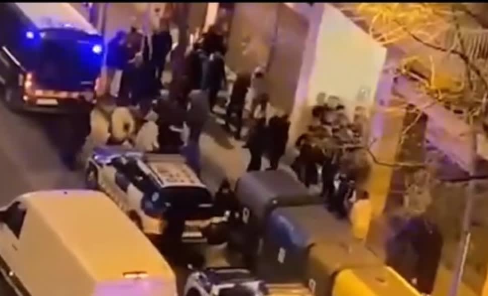 Salt arde por segunda noche: encapuchados atacan a la policía tras el desalojo de un imán