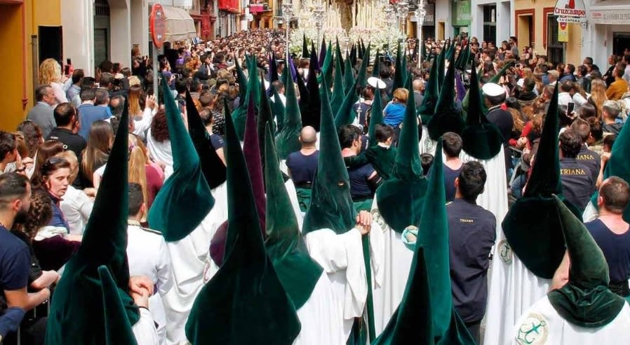 Malas Noticias para los Sevillanos: Multa de 120 euros para quienes vean la Semana Santa en sillitas