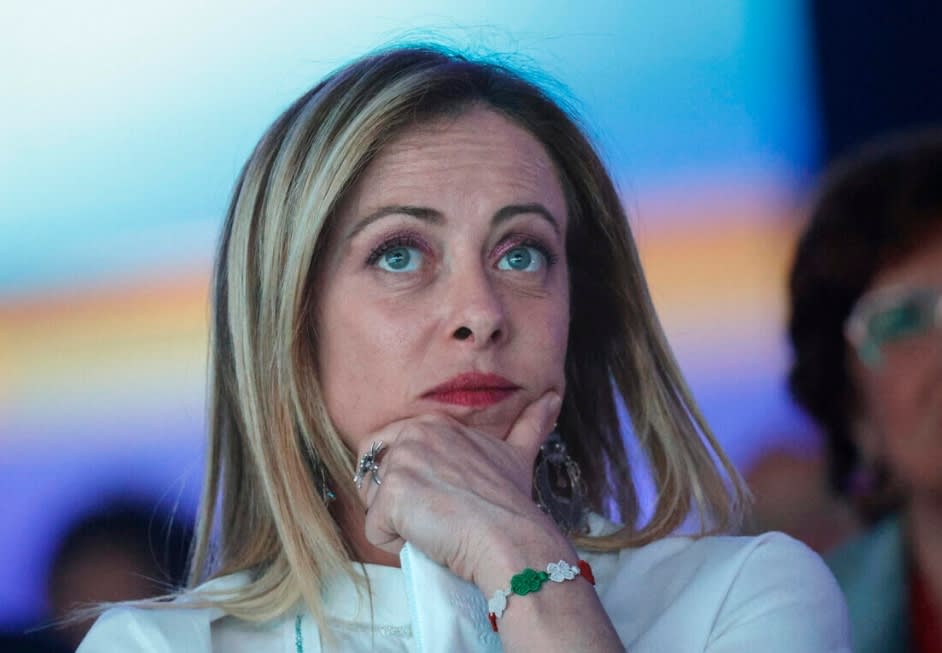 Giorgia Meloni prohíbe los símbolos de género neutro y no binario de todas las escuelas públicas