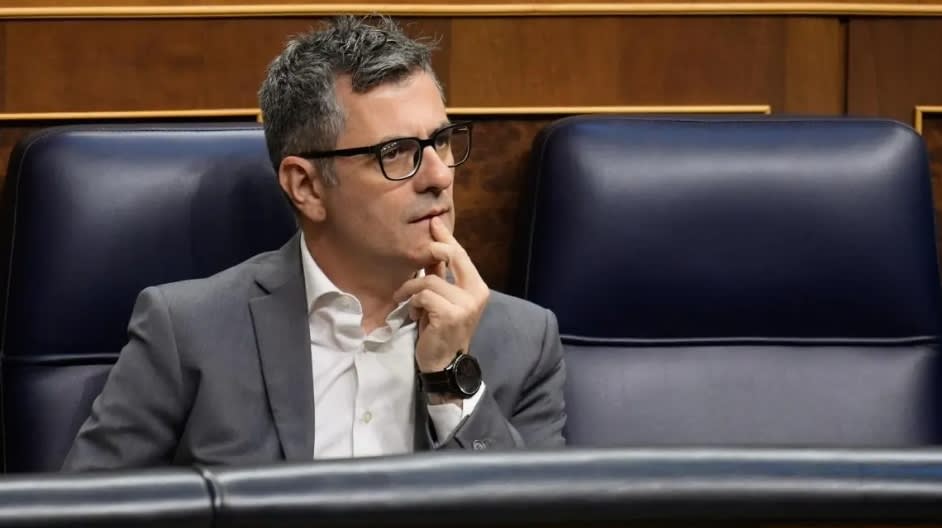 Bolaños niega al juez que interviniera en la contratación de la asesora de Begoña Gómez