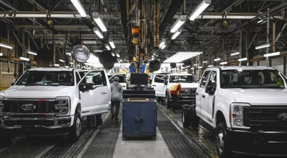 Ford paraliza la exportación a China de vehículos fabricados en EEUU por la guerra de los aranceles