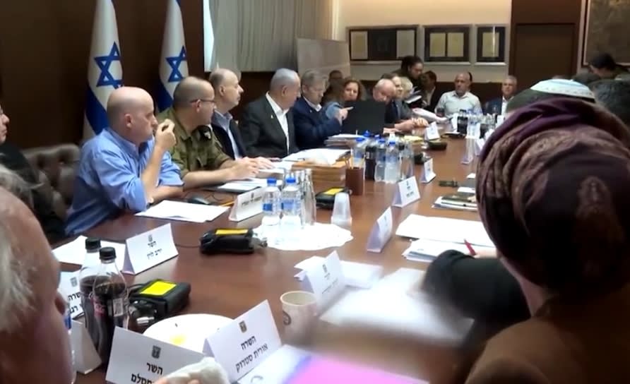 Sánchez, acorralado, ordena revocar todos los contratos con Israel