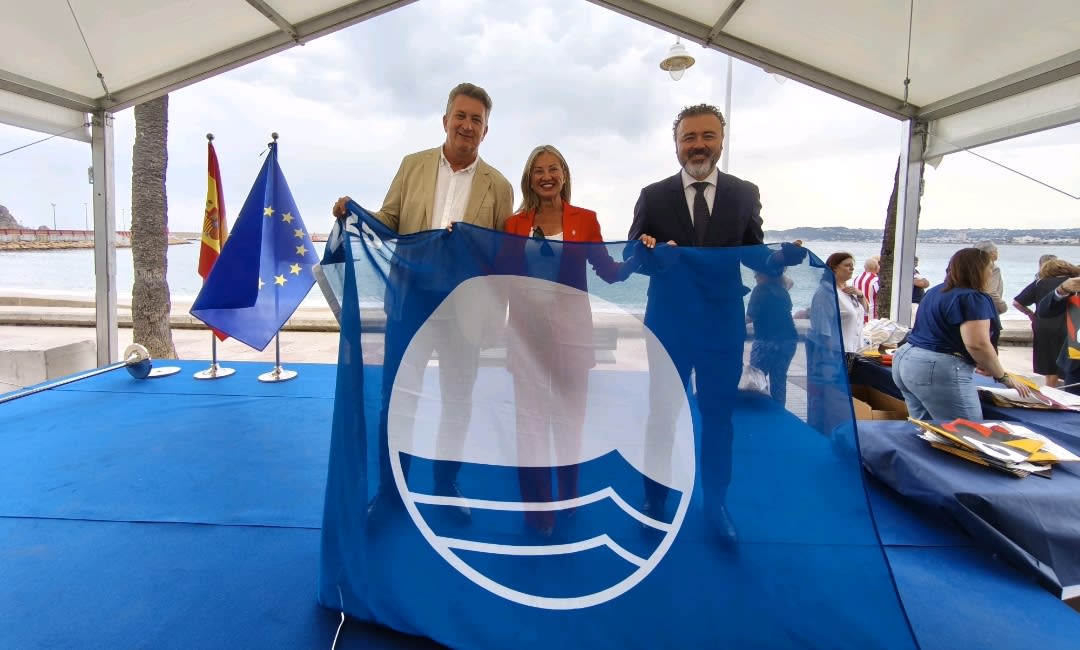 Burriana celebra la obtención de las Banderas Azules para sus tres playas