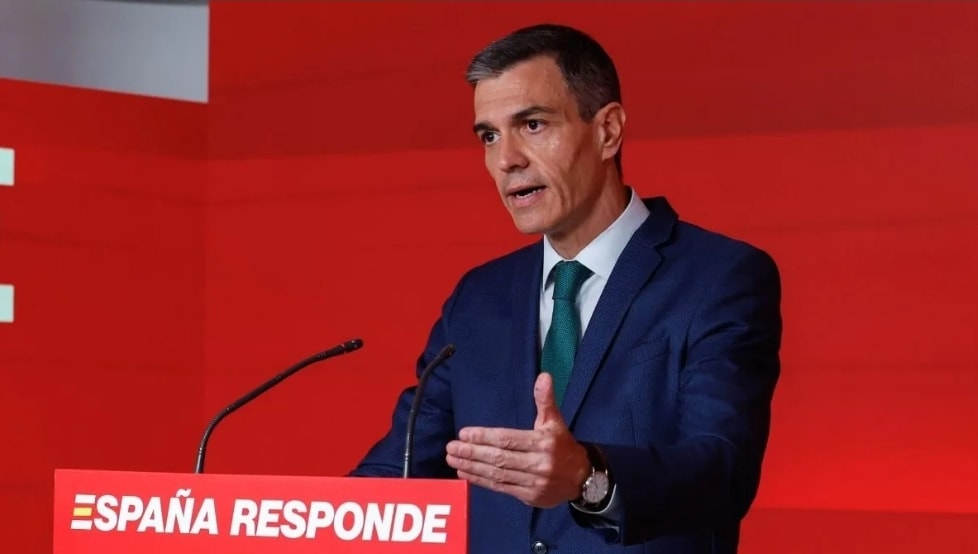 Sánchez denuncia en una carta a la militancia del PSOE «una operación de demolición moral»