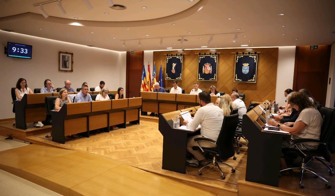 El Pleno de Burriana exige la dimisión de Sánchez y la convocatoria urgente de elecciones