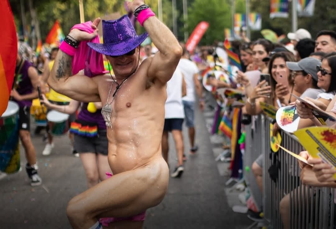 Vecina de Madrid, sobre el Orgullo: "Me tengo que ir del barrio estos días, en mi portal ruedan una peli porno"
