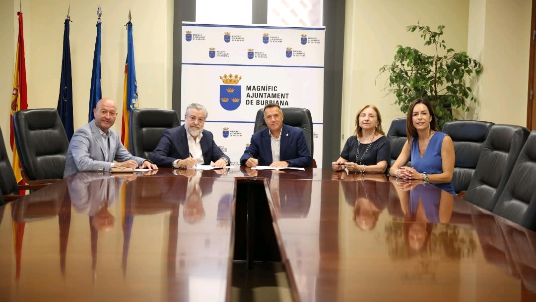 Burriana y MicroBank firman un convenio de colaboración para incentivar el autoempleo y la actividad emprendedora