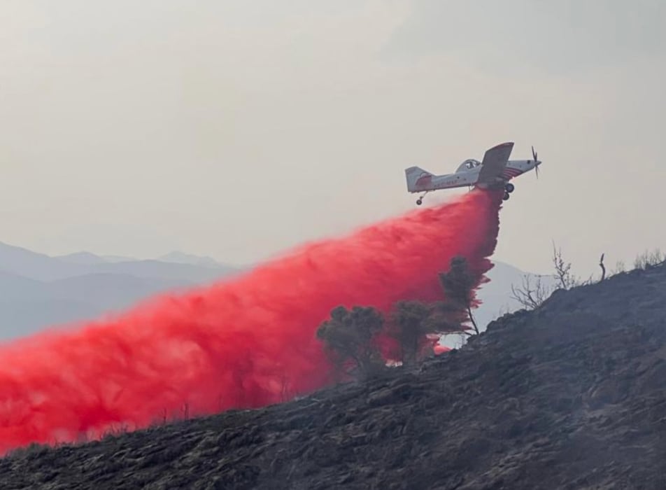 Artana en vilo: el incendio forestal desafía a más de una decena de medios aéreos y pone en alerta a Castellón