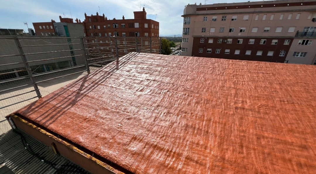 Burriana finaliza la impermeabilización de la cubierta del antiguo Pabellón Polideportivo Municipal La Bosca, acabando con 15 años de goteras