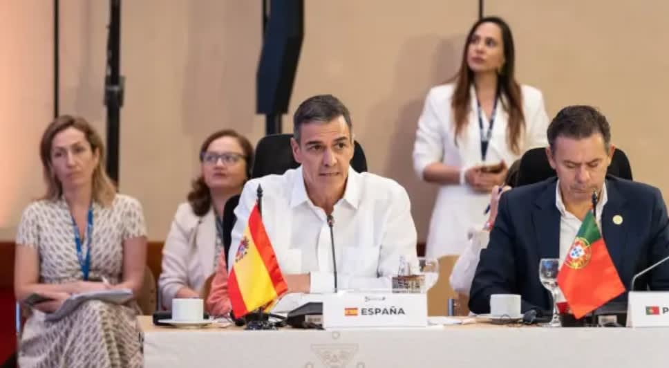 Sánchez desafía a Trump al unirse a Petro y Lula en una cumbre marcada por las ausencias y la ofensiva de EEUU en el Caribe