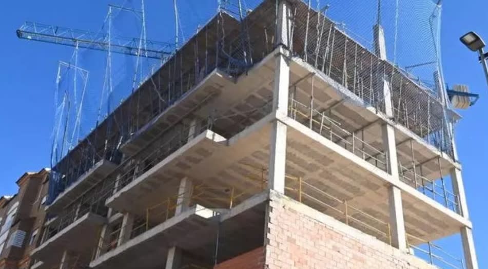 Benlloch se queda sin el soterramiento y ahora improvisa: del fracaso ferroviario a la polémica por los terrenos municipales