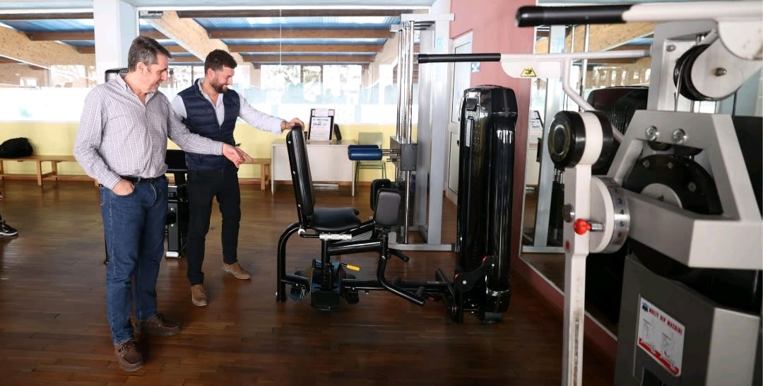 Burriana renueva la maquinaria de la sala fitness de la Piscina Municipal Daniel Vidal Fuster para ofrecer un equipamiento más moderno y funcional