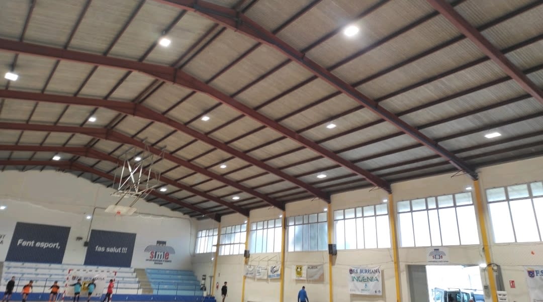 Burriana finaliza la renovación completa de la iluminación del Pabellón de Fútbol Sala de La Bosca