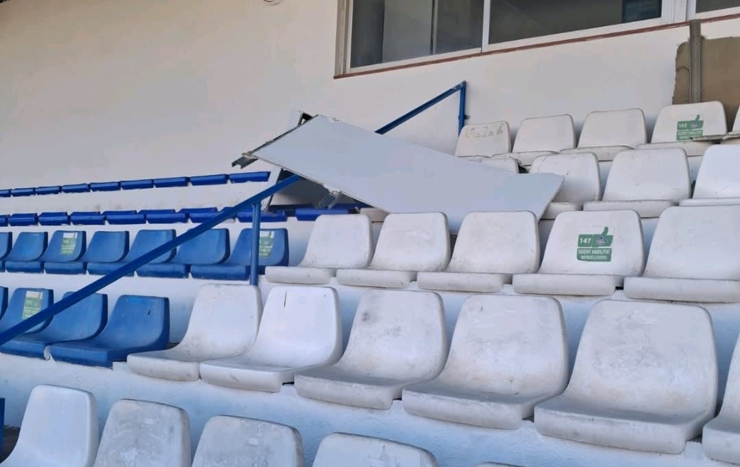 Burriana emprende las obras de impermeabilización en el campo de Fútbol Joan Baptista Planelles para erradicar las goteras y mejorar la seguridad