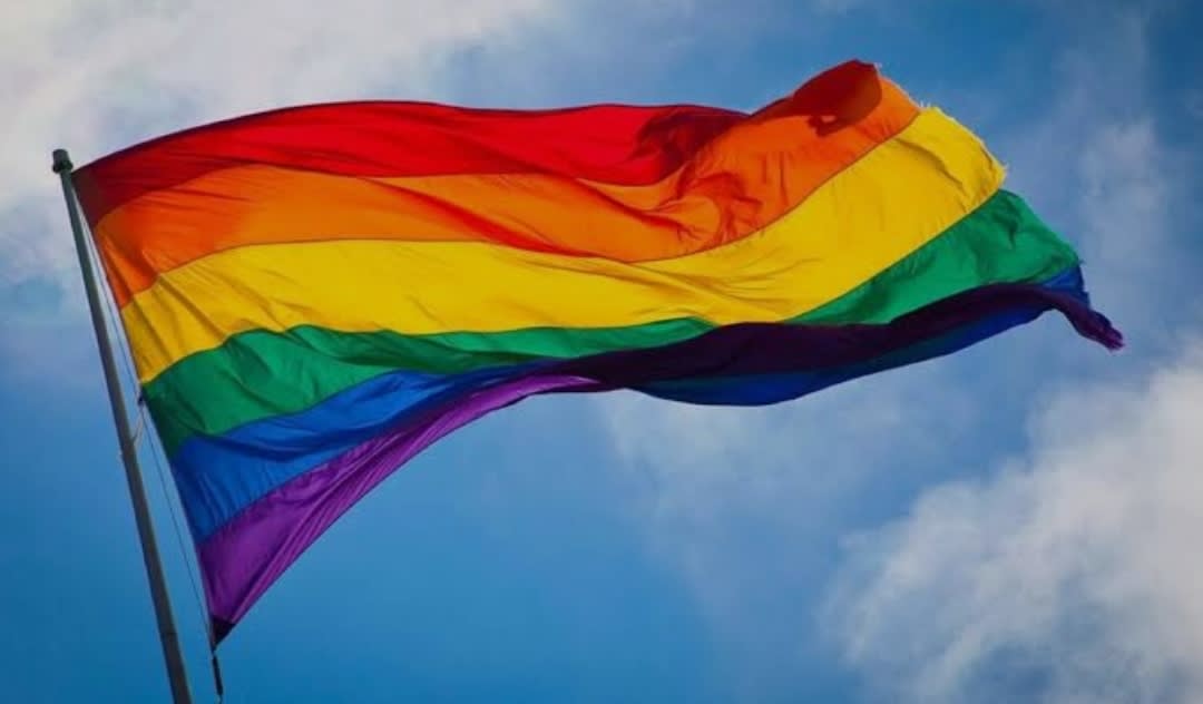Benlloch presume de progresismo mientras ignora a AFYM LGTBI+ y avanza con la macromezquita sin dar explicaciones