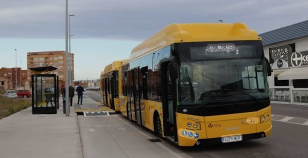 El autobús amarillo de Vila-real pasa a llamarse “Amego Segarro”