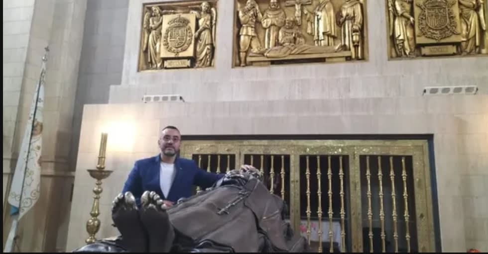 David Martí felicita el año a José Benlloch y le recuerda que aún debe la documentación de la macromezquita
