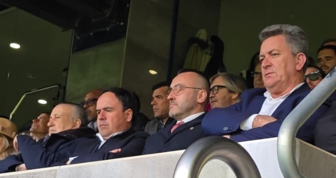 ¿Benlloch dormido en el fútbol o pensando en los 8 millones que debe el Ayuntamiento a los proveedores?