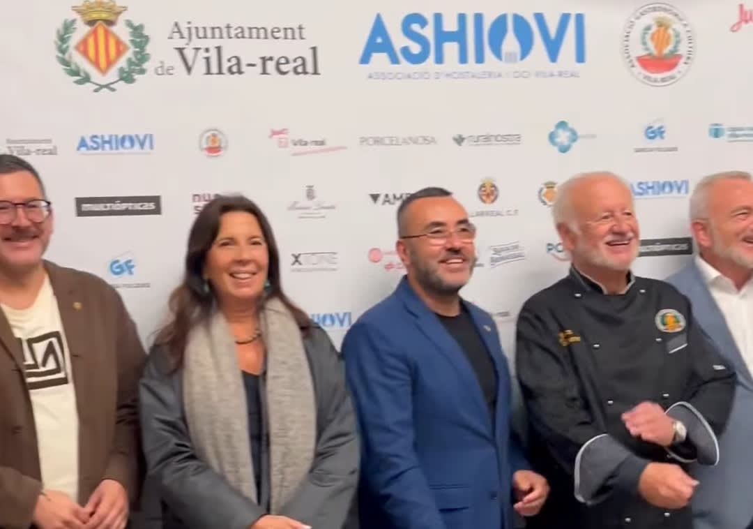 ¿QUIÉN PAGA A JUAN ECHANOVE? 80.000 EUROS, UNA OLLA Y UN AYUNTAMIENTO QUE NO ENSEÑA LAS CUENTAS