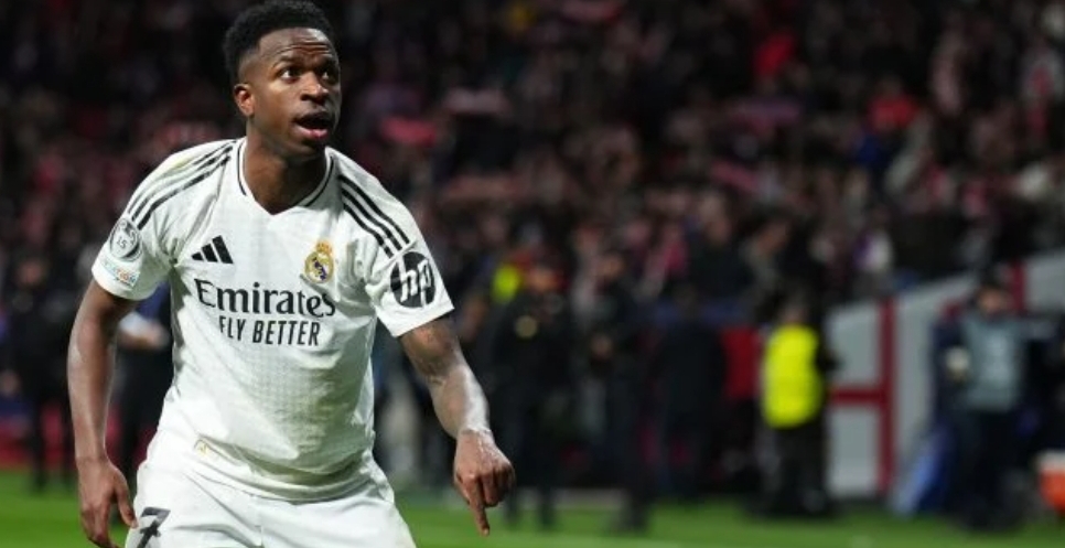Vinicius tuvo más palabras con la afición del Atlético