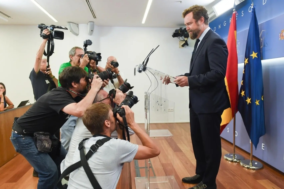 Espinosa de los Monteros y la guerra en la derecha: el PP lo quiere, Vox lo quiere destruir