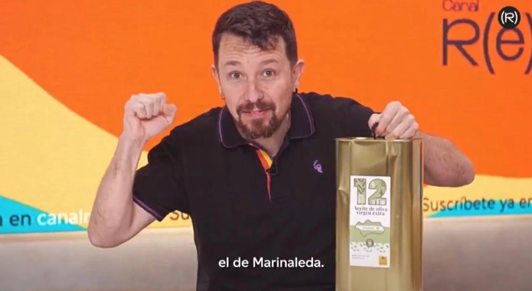 Pablo Iglesias vende "aceite comunista" con el puño en alto cada día es más comunista