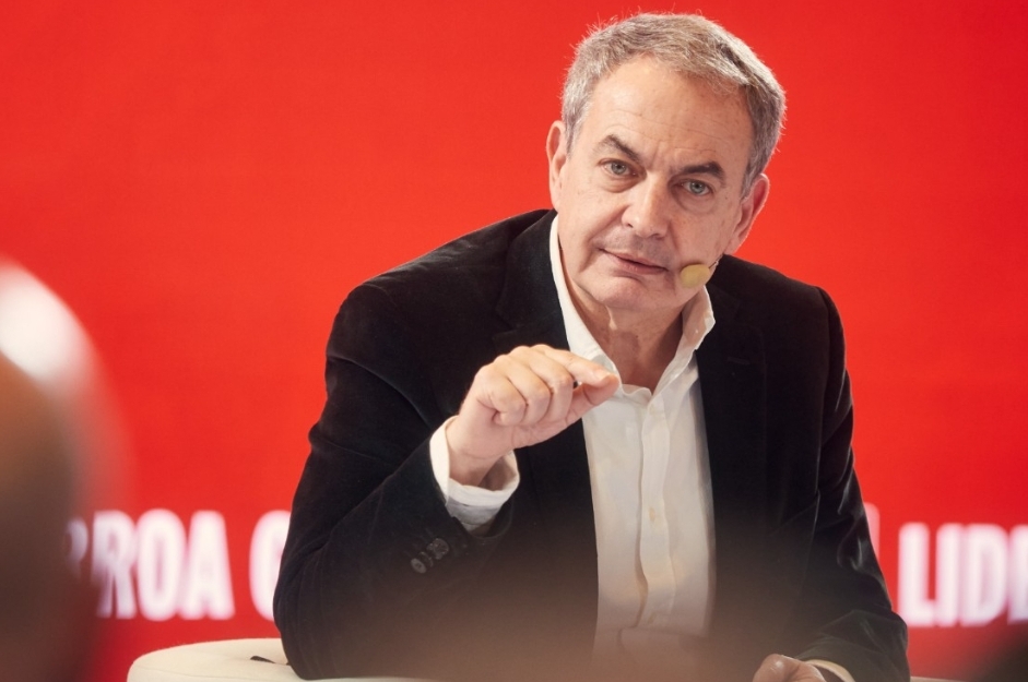 Zapatero coloca a sus hijas en un lobby vinculado al espionaje chino