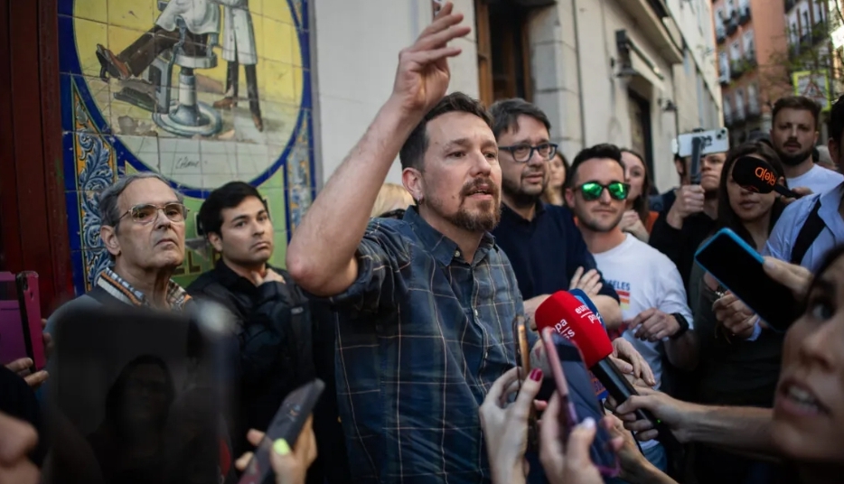 Iglesias recauda 31.000 euros en dos días para su bar: «Si donas 250 te canto una canción»