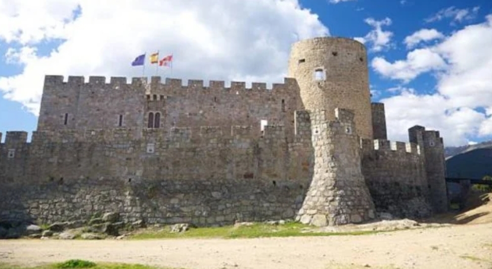 La ruta para hacer esta primavera en Madrid: 4 puentes y visita a un castillo incluida