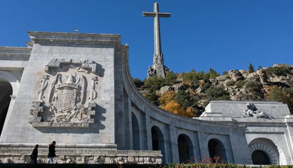 Víctimas del franquismo piden a Sánchez retirar su plan para resignificar el Valle de los Caídos