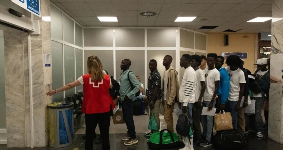 Canarias exige que el Gobierno se haga cargo ya de los mil menores