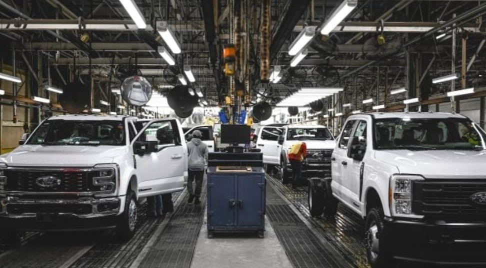 Ford paraliza la exportación a China de vehículos fabricados en EEUU por la guerra de los aranceles