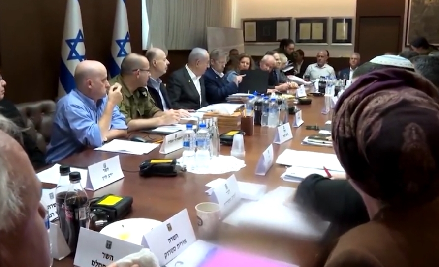 Sánchez, acorralado, ordena revocar todos los contratos con Israel