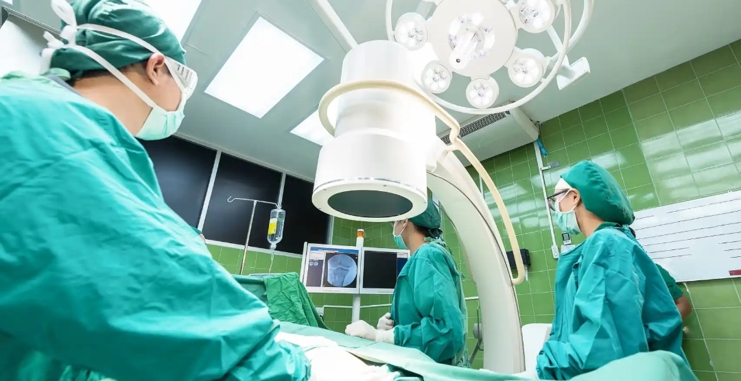 Los pacientes de Extremadura, Andalucía y Cantabria son los que más esperan para operarse