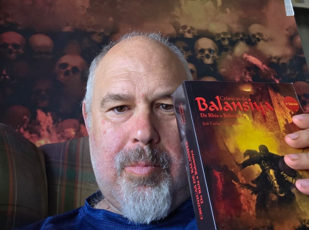 Jose Carlos Grau firma Crónicas de Balansiya en la Feria del Libro de Valencia