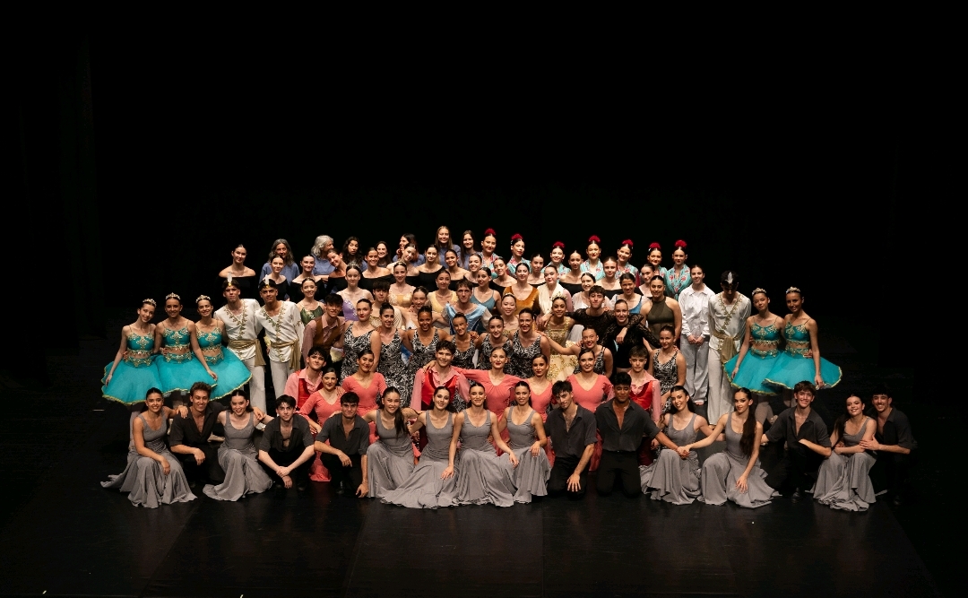 Más de 100 bailarines protagonizan el espectáculo "Danza: aquí y ahora"