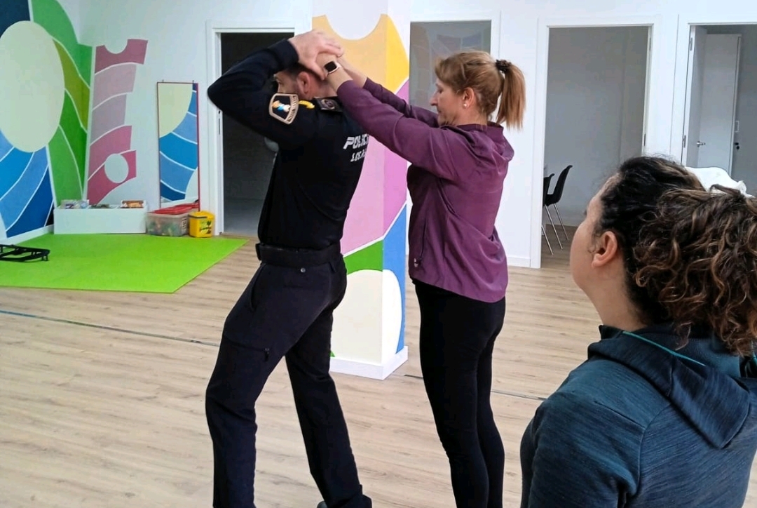 La Policía Local de Almassora imparte cursos gratuitos de defensa personal