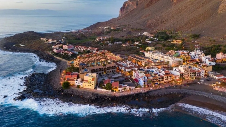 El pueblo pesquero de La Gomera que parece Bali y está rodeado de selva tropical