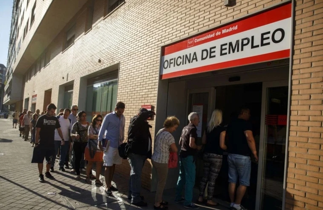 El gasto en paro sube un 7% en un año con 150.000 desempleados menos por el nuevo subsidio
